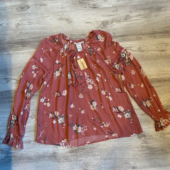 American Rag Tops - AMERICAN RAG junior lace-trimmed long sleeve top/size XS